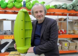 Jérôme Michaud-Larivière, founder and CEO of New Wind, holds an Aeroleaf.