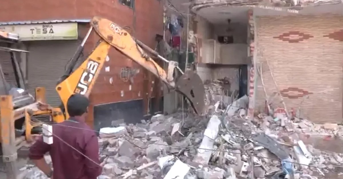 Delhi CM Rekha Gupta Orders Bulldozar Action on Accused's House in Tarun's Delhi Murder Case